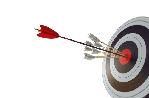 Arrows hitting a target to represent objectives in your simple quality control plan