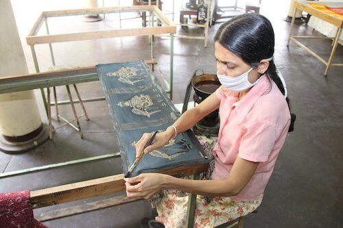 Edges painting batik factory Sri Lanka