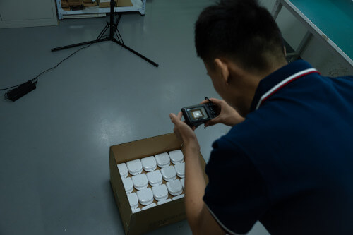 Inspector photographing products before shipping from China to the US