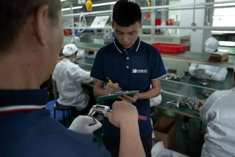 Insight inspectors measuring metal straws